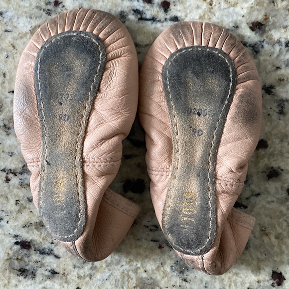Girls Bloch Ballet Slippers size 9D - Picture 2 of 2